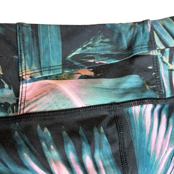 Bundle of Three Fabletics Pants Tropical and Camouflage Leggings SZ XS - Picture 6 of 16